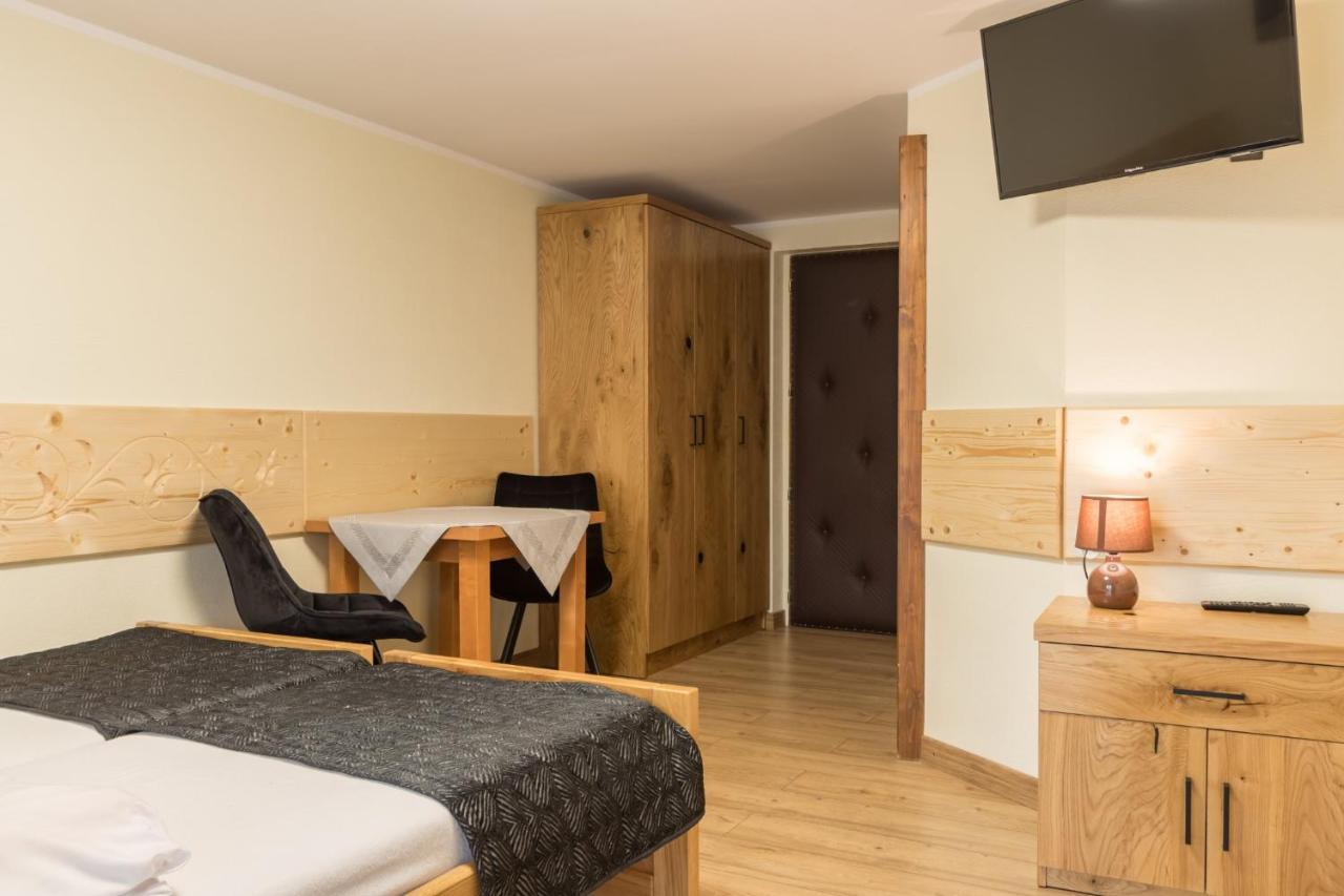 Lesny Dwor Bed & Breakfast มูชองค์ชิคแล ภายนอก รูปภาพ