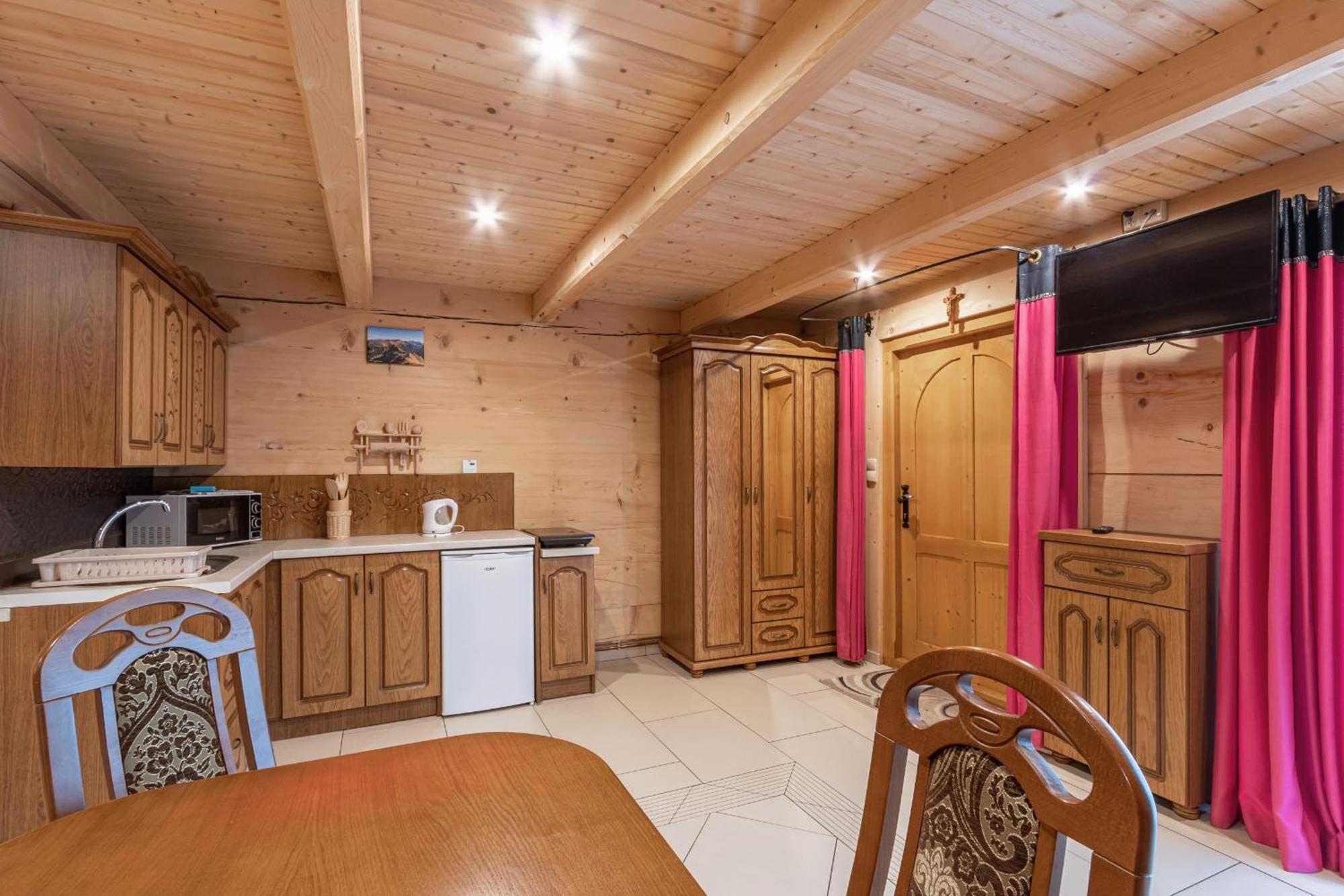 Lesny Dwor Bed & Breakfast มูชองค์ชิคแล ภายนอก รูปภาพ
